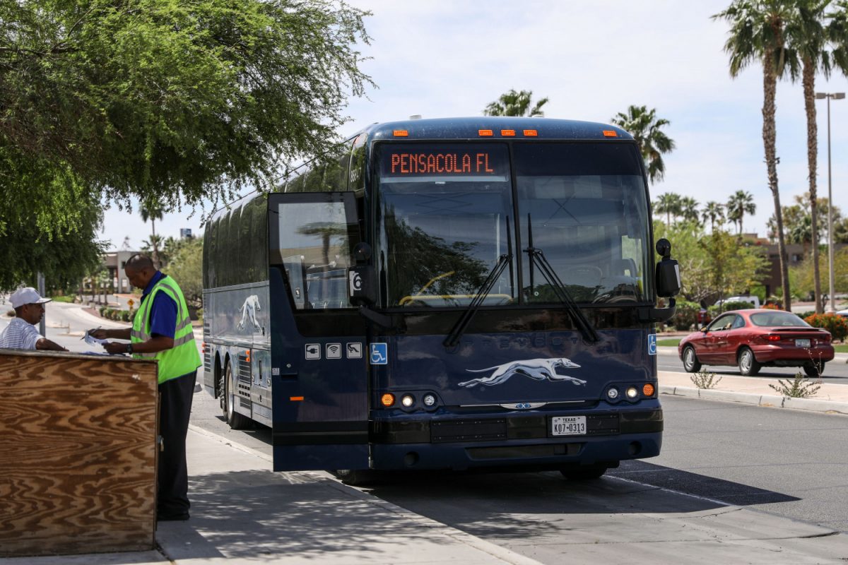 A Greyhound bus picks up about 18 Central Americans who crossed the border illegally days ago, in Yuma, Ariz., on April 14, 2019. (Charlotte Cuthbertson/The Epoch Times)