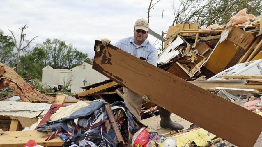 Meteorologist Receives Death Threats for Interrupting Golf Tournament With Tornado Updates