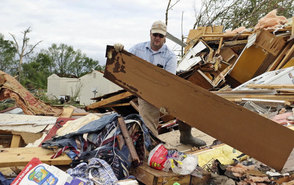 Meteorologist Receives Death Threats for Interrupting Golf Tournament With Tornado Updates