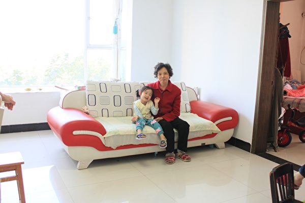Xiuming Tan at home on October 3, 2016, two days before she received the injections in hospital. (Courtesy of Xiaoyan Yan)