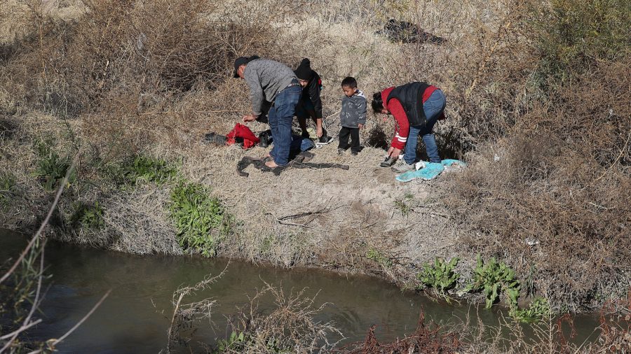 Baby’s Body Recovered, Three Missing, After Raft Carrying Migrants Capsizes in Rio Grande