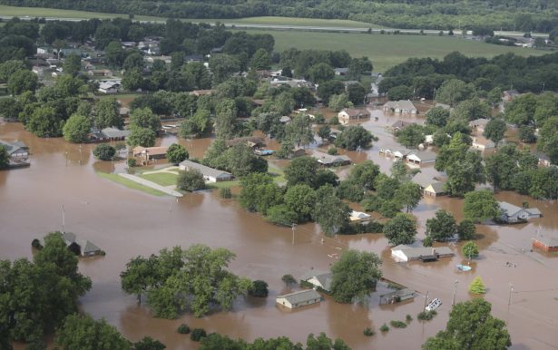 Homes are flooded near South 145th West Ave. near Oklahoma 51 on the Arkansas River in Tulsa, Okla., on May 24, 2019. (Tom Gilbert/Tulsa World via AP)