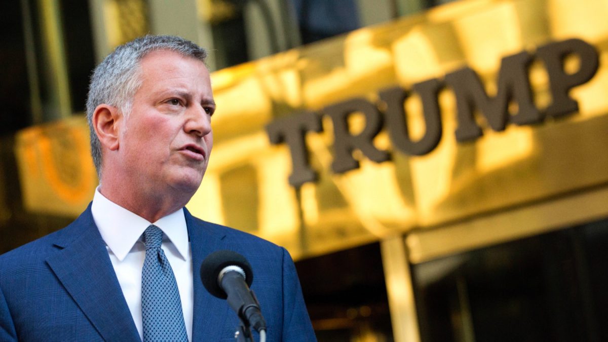 New York Mayor Bill de Blasio holds a news conference in front of Trump Tower following a meeting with President-elect Donald Trump in New York on Nov. 16, 2016. (Mark Lennihan/AP)