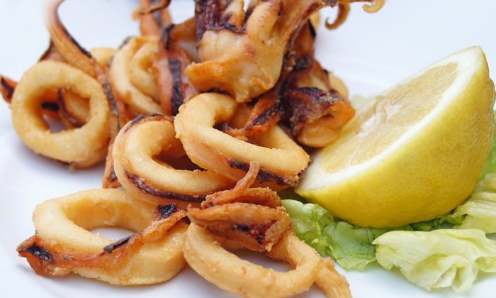 American Tourists Complain After Paying $935 for Beers, Calamari, Salads