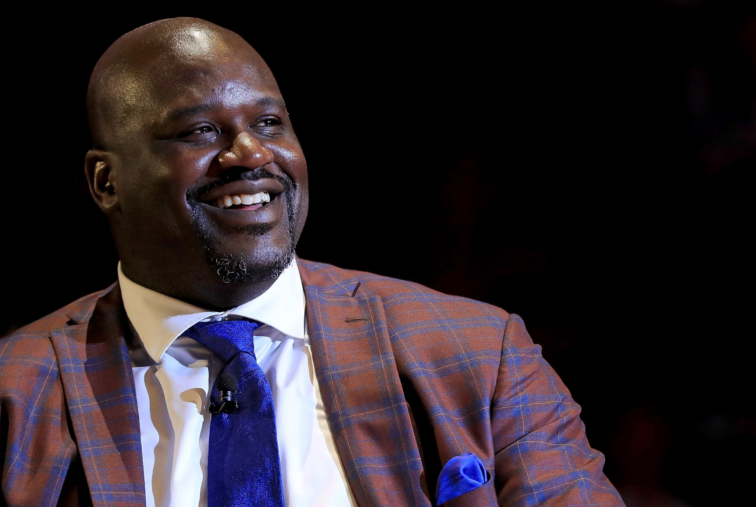 Shaq Buys Shoes for Teen With Size 18 Feet After Hearing His Mom Can’t Afford Them