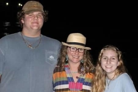 Marianne Shockley (C) with her children in a file photo. (Celebration of Life - Marianne Shockley/<a href="https://www.gofundme.com/marianneshockley">GoFundMe</a>)