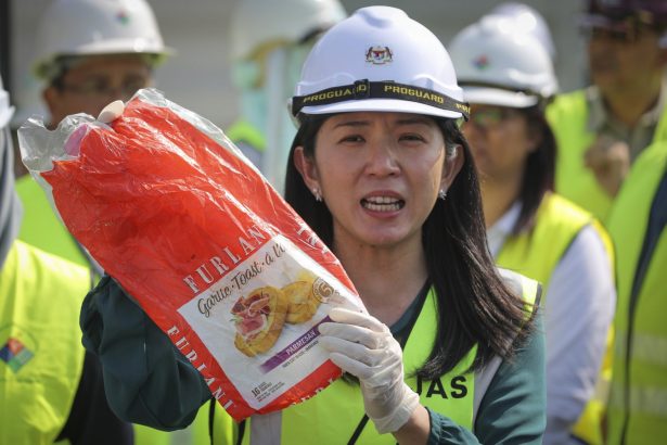 Malaysia's Minister of Energy, Science, Technology, Environment, and Climate Change Yeo Bee Yin shows a sample of plastic waste shipment in Port Klang, Malaysia, on May 28, 2019. (Vincent /AP Photo)
