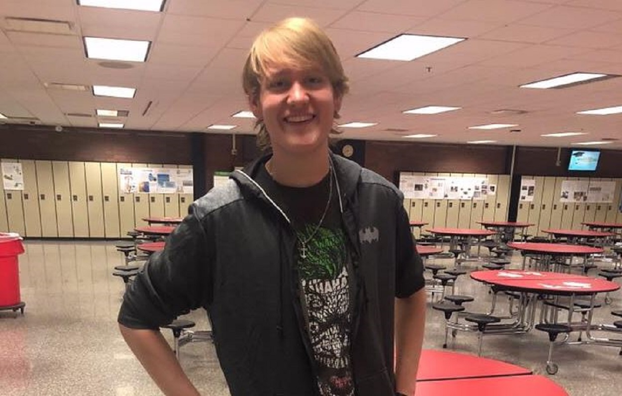 High School Student Loses Over 100 Pounds After Walking to School Every Day
