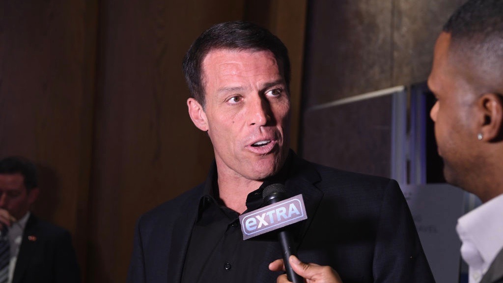 SelfHelp Guru Tony Robbins Responds to Buzzfeed ‘Hit Piece’ Alleging
