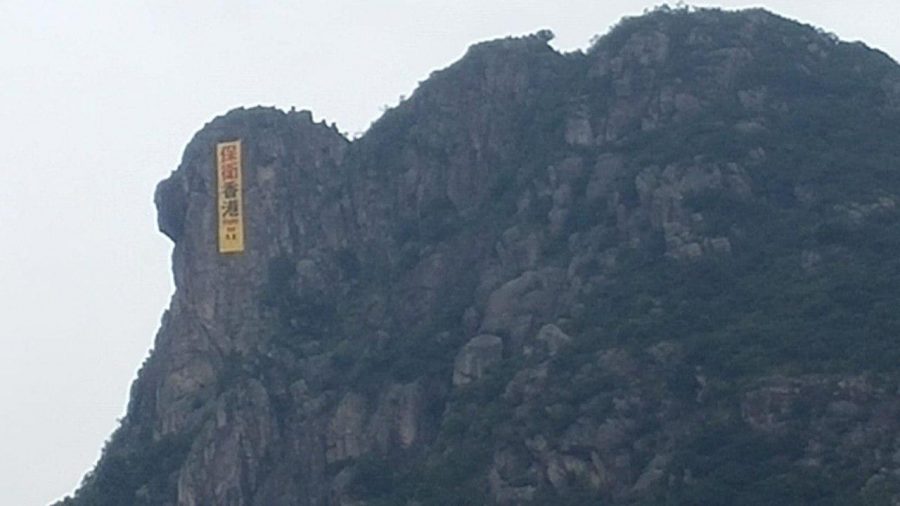 Yellow Banner Makes Brief But Striking Appearance on Hong Kong’s Iconic Lion Rock