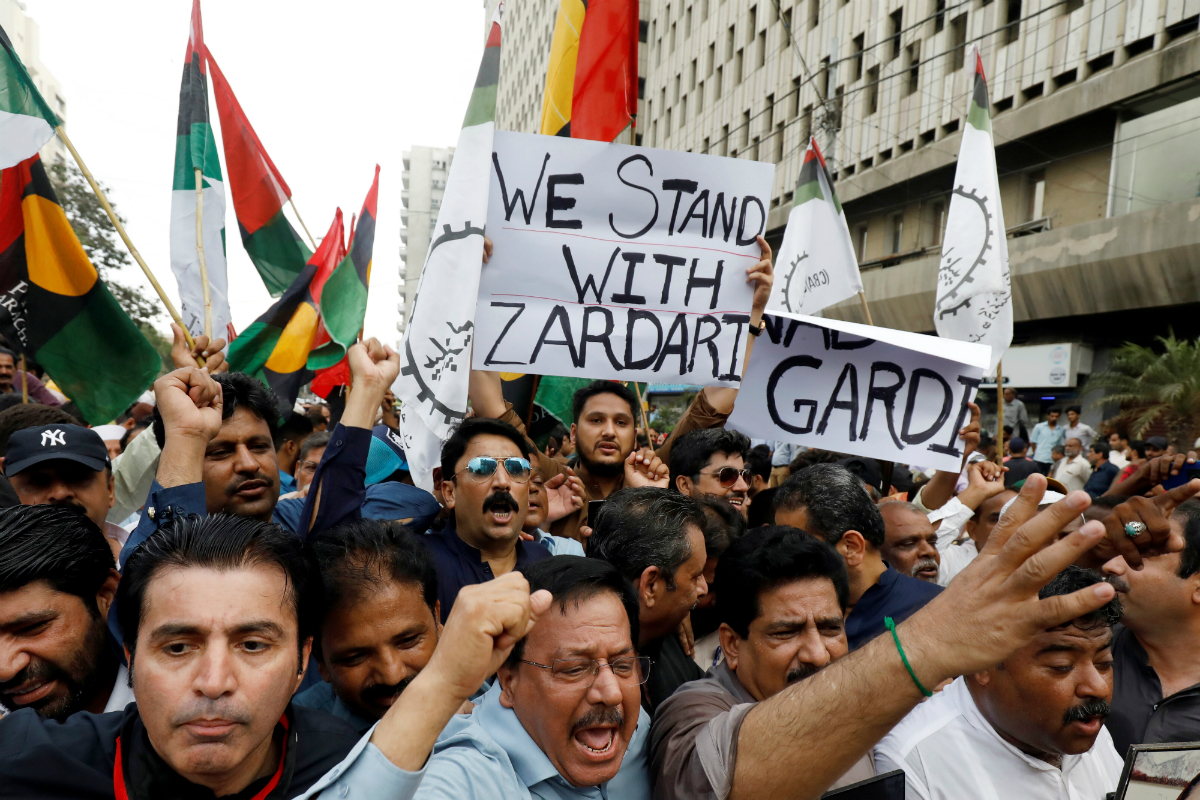 Former Pakistani President Zardari Arrested on Corruption Charges
