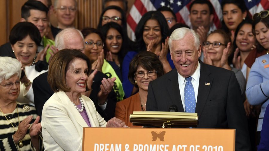 7 Republicans Voted for Dream Act, Offering Illegal Immigrants a Pathway to Citizenship