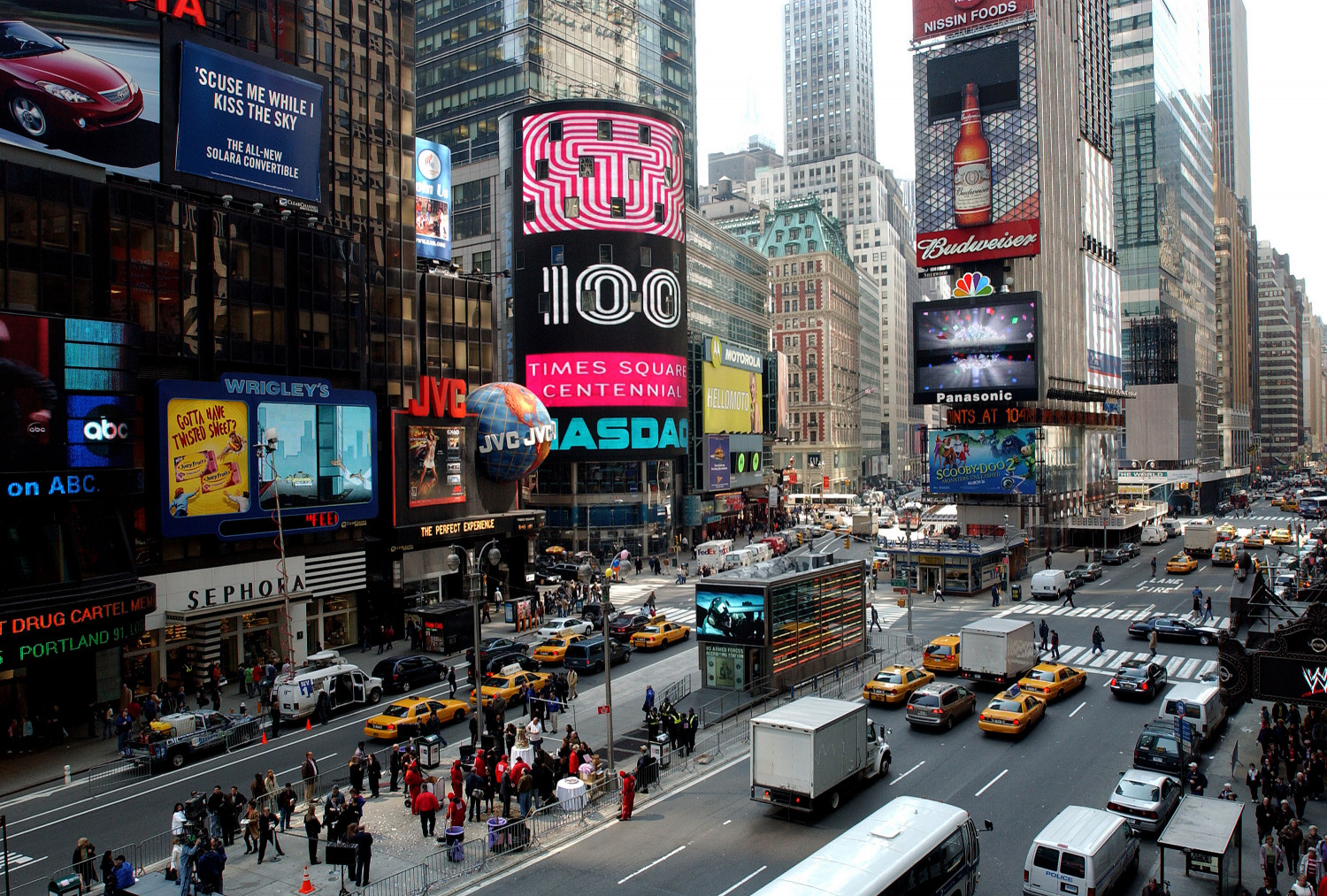 Man Arrested After Police Say He Was Plotting to Throw Grenades at People in Times Square