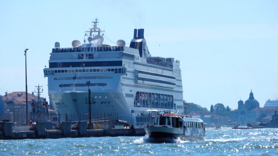 Cruise Ship Almost Crashed Into Yacht in Venice Lagoon