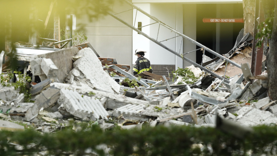 Authorities: Explosion at Florida Shopping Plaza Injures 21