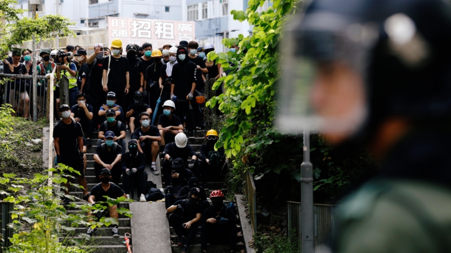 Police Fire Tear Gas in Clash With Hong Kong Protesters Over Banned March