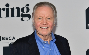 Watch: Actor Jon Voight Cleans Seats for Gold Star Families