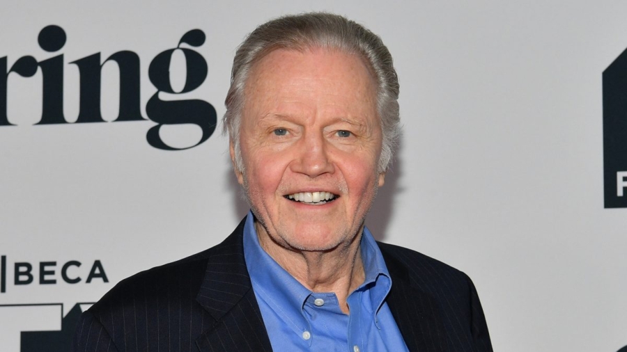 Watch: Actor Jon Voight Cleans Seats for Gold Star Families