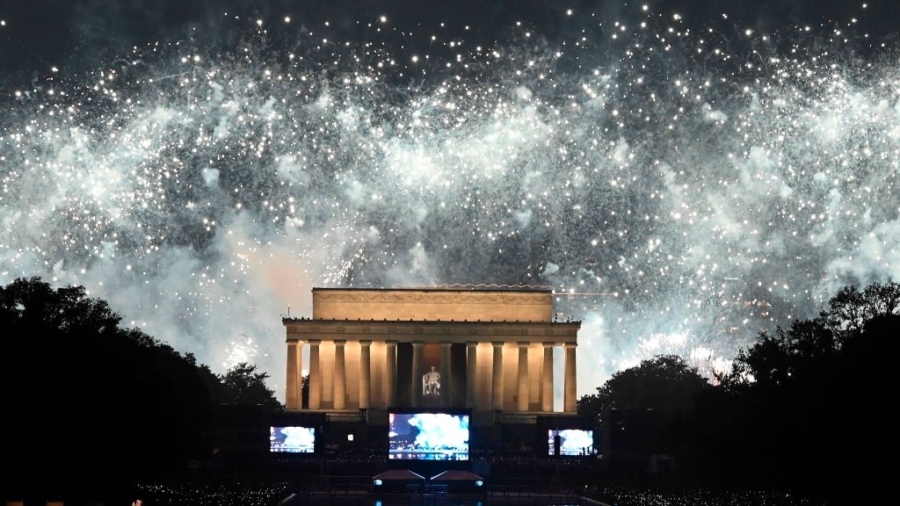 July 4 Celebrations Go Out With a Bang as Thousands Enjoy Washington Fireworks