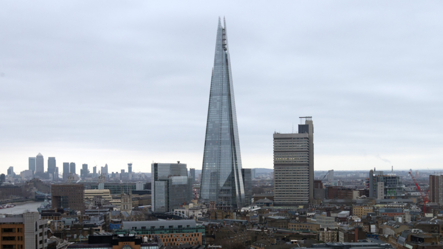 Man Seen Climbing London’s Shard Skyscraper Without Harness