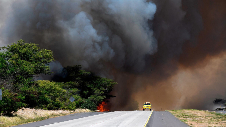 Residents on the Hawaiian Island of Maui Are Allowed to Go Home, but Wildfire Persists