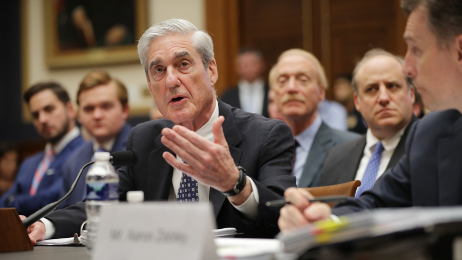 Mueller Silent as Republicans Question Conflicts, Omissions in Russia Probe