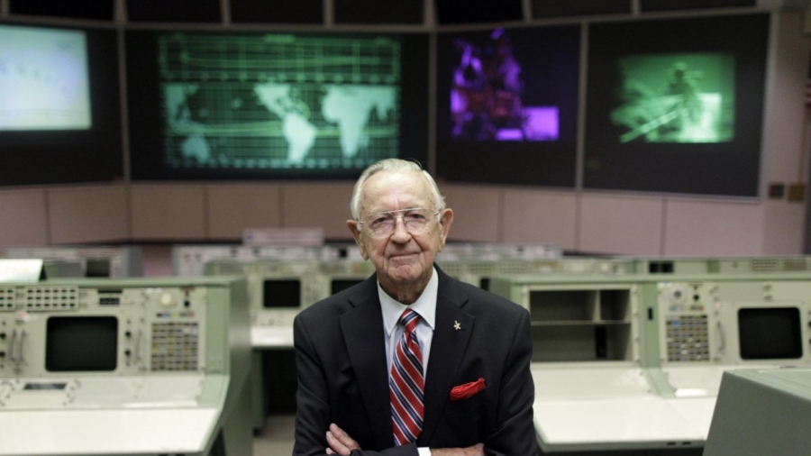 Chris Kraft, 1st Flight Director for NASA, Dies at 95