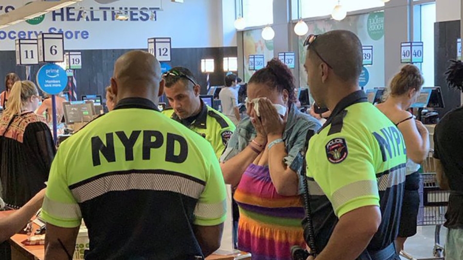 Instead of Arresting a Woman Accused of Shoplifting, These NYPD Officers Paid for Her Meal
