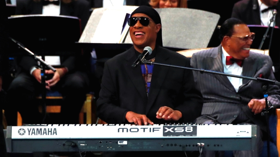 Stevie Wonder Tells London Concert He Will Have a Kidney Transplant