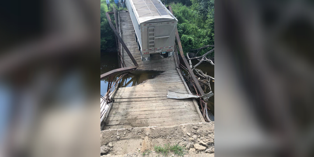 Pictured: 100-Year-Old Bridge Collapses Under Semitruck Nearly Four ...