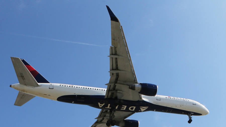 Delta Flight Plunges 30,000 Feet Under 10 Minutes, Leaving Passengers Panicked