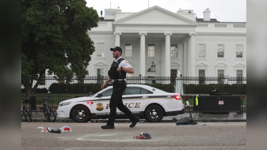 Two Arrested For Burning Flag Near White House on July 4