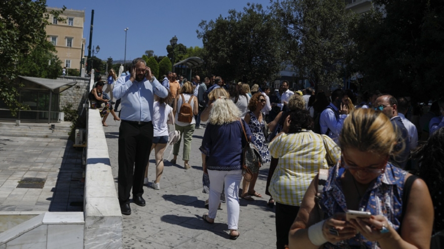 Strong Quake Hits Near Greek Capital of Athens, Sparks Fear