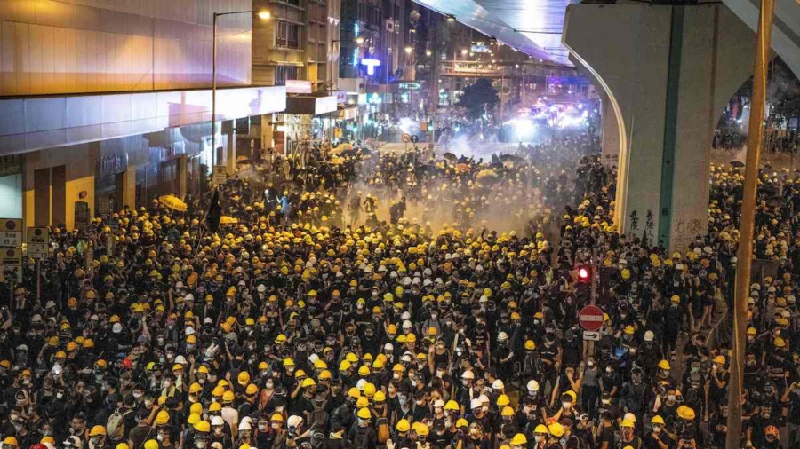 430,000 March in Another Weekend of Protests in Hong Kong, Police Fire Tear Gas, Rubber Bullets in Evening