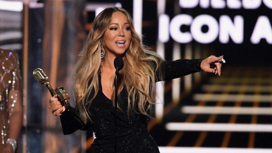 Some Think Mariah Carey Just Won the Bottle Cap Challenge With Her Unique Technique
