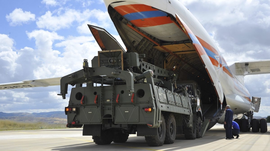 Despite US Warnings, Russian S-400 Systems Land in Turkey