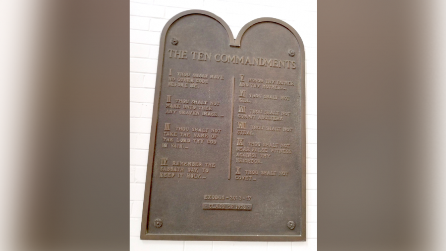 School Pulls Down Ten Commandments Plaque After Group Alleges Violation of First Amendment