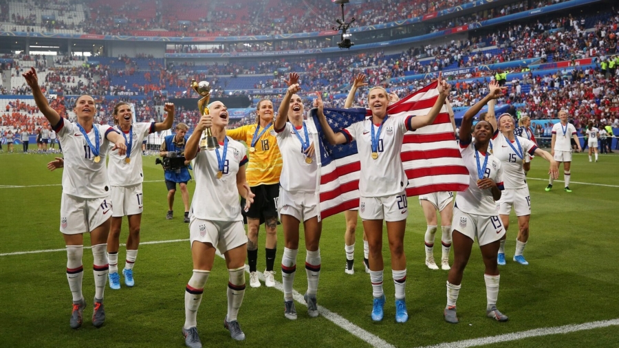 ‘Amazing Disrespect:’ Video Shows US Women’s Soccer Team Letting American Flag Drop to Ground