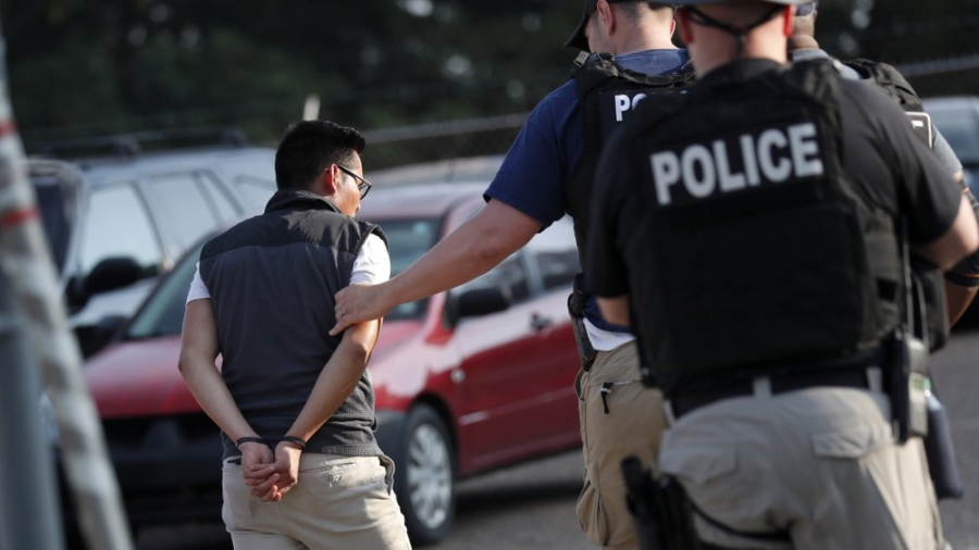 ICE Agents Detain 680 Illegal Immigrants Working in Mississippi