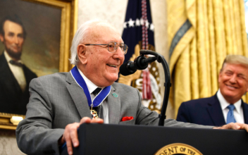 Trump Awards Medal of Freedom to NBA Star Bob Cousy