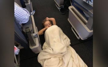 Mother Praises Passengers and Crew After Autistic Son Has Take-Off Meltdown