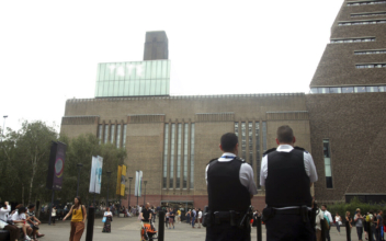 Teen Arrested in Boy’s Fall From Top of London’s Tate Modern