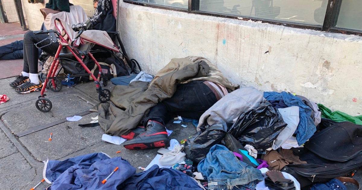 San Francisco Sidewalk Filled With Boulders to Keep Homeless Away | NTD