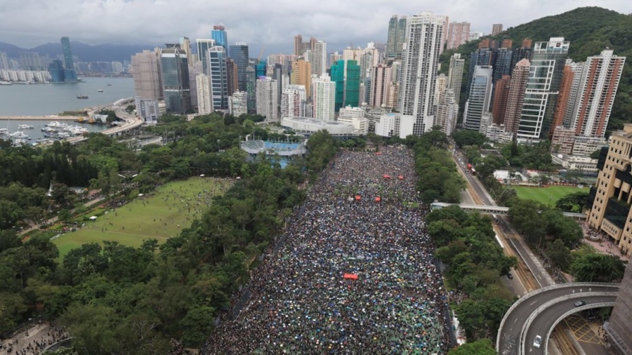 Over 1.7 Million Hongkongers Defy Heavy Rain to Protest Police Violence