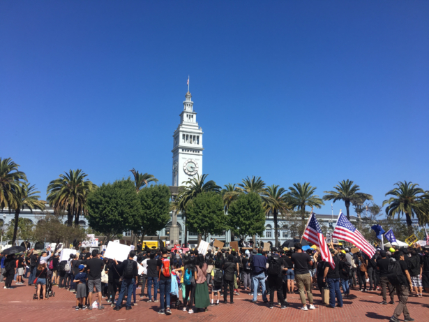 Hundreds of San Franciscans gathered at Embarcadero Plaza to show their support for Hong Kong protesters on Aug. 17, 2019. (Ilene Eng/NTD)