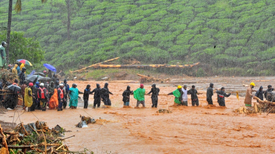 Death Toll From Indian Floods Reaches 147, Hundreds of Thousands Evacuated