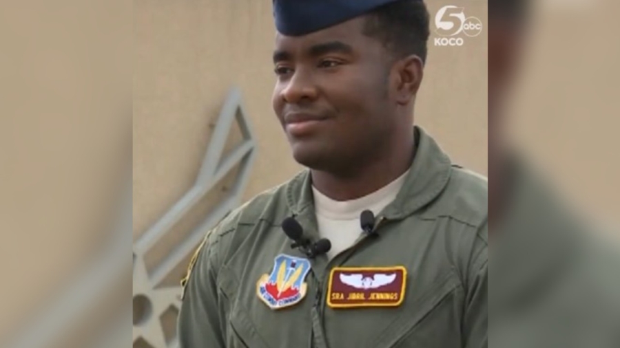 Airman Drives Elderly Woman Home After She Struggles to Carry Groceries