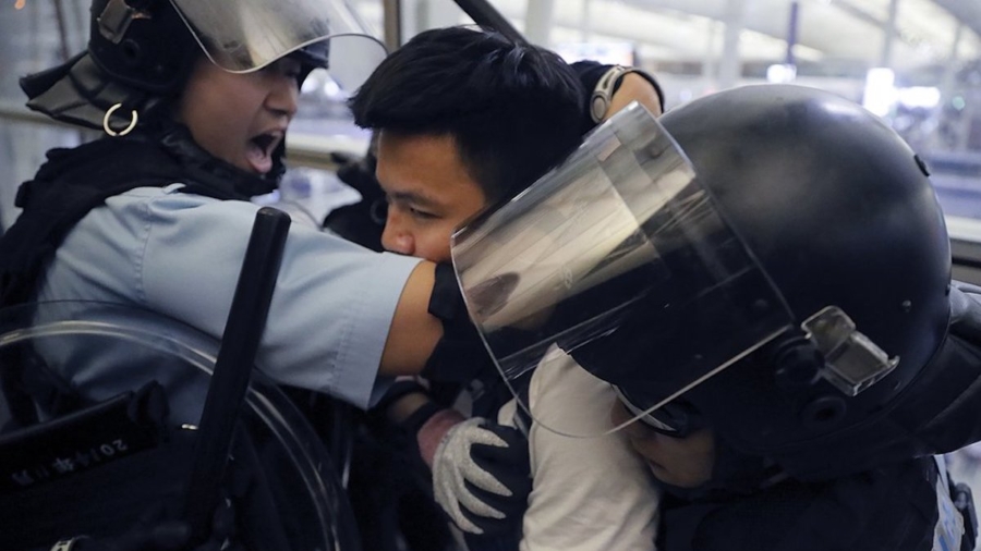 Protesters Clash With Police at Hong Kong Airport After Second Day of Flight Cancelations