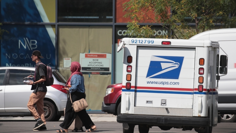 New Postmaster Overhauls Top Ranks at USPS