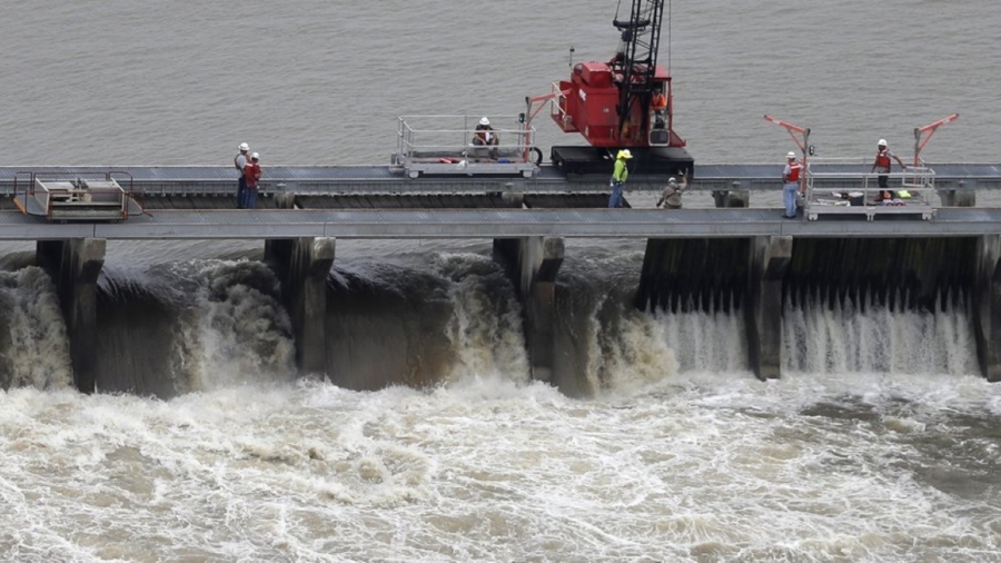 Flooded Mississippi a Threat as Hurricane Season Heats Up